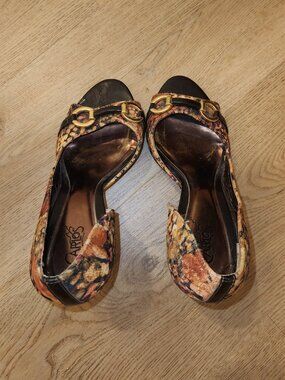 Carlos Santana Peep Toe Heels